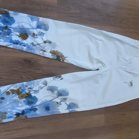 Modes crystal capris! - Picture 1 of 3